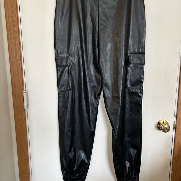 Shein faux leather jogger pants large - Picture 2 of 8